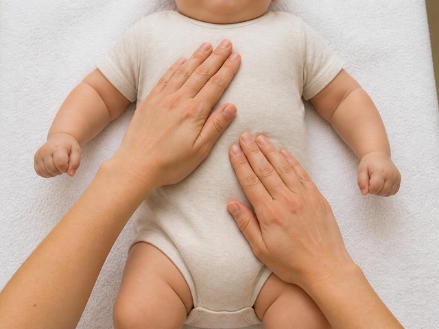 Alivia el reflujo de tu bebé con fisioterapia pediátrica en Bueu