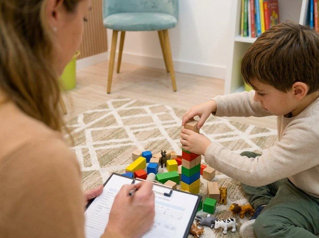 Así cuidamos su desarrollo: psicología infantil y juvenil en Bueu - Imagen 1