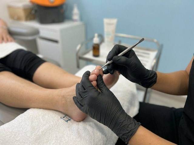 Cuida tus pies desde la raíz: podología general en Bueu - Imagen 1